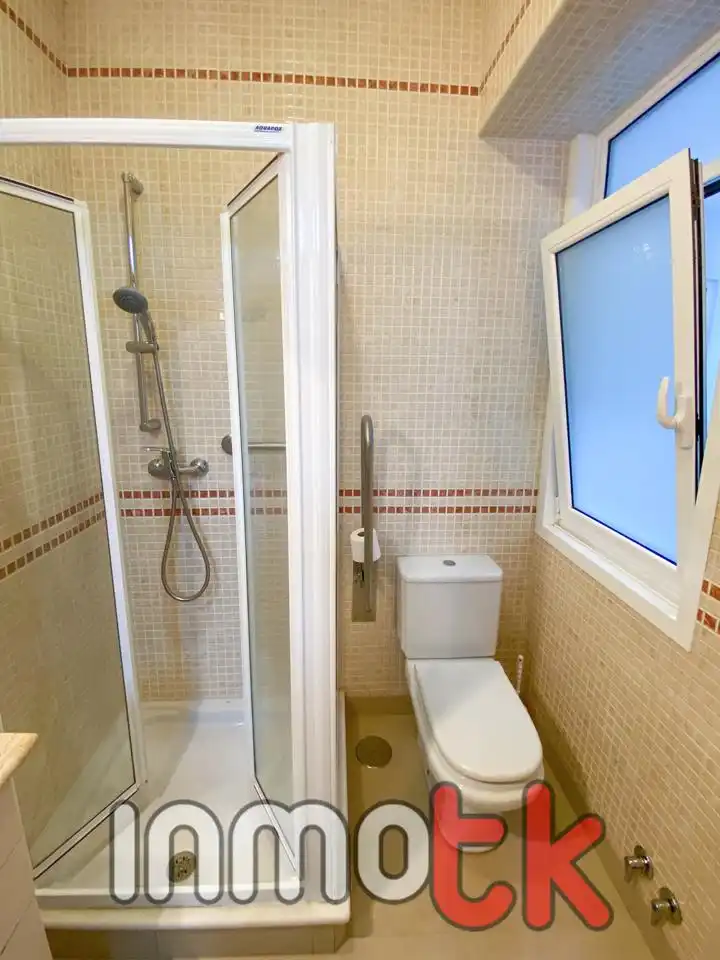 Bathroom of Flat for rent in A Coruña Capital   with Heating, Parquet flooring and Furnished