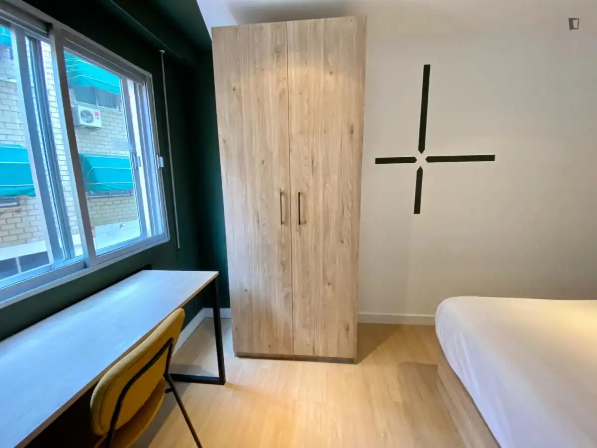 Dormitori de Apartament per a compartir en Madrid amb Calefacció, Moblat i Forn