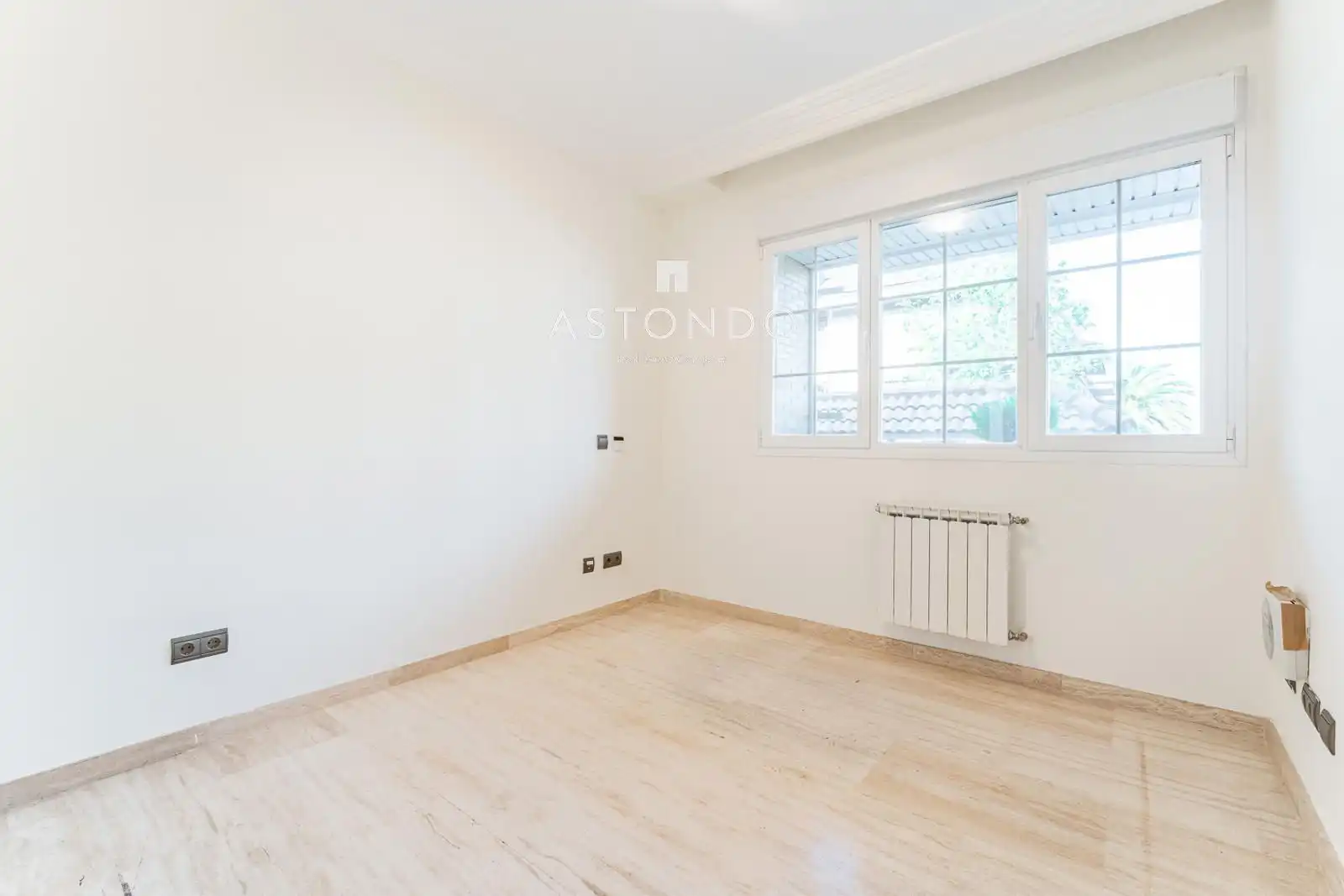 Habitación de Casa adosada en venta en Madrid con Aire acondicionado, Calefacción y Terraza