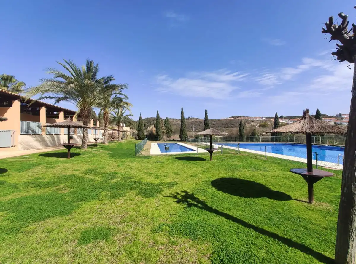 Piscina de Casa adosada en venta en Mijas con Aire acondicionado, Calefacción y Terraza