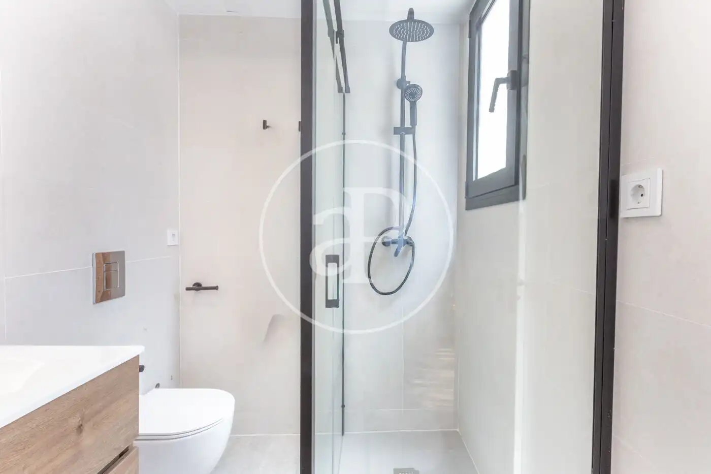 Baño de Piso en venta en Valencia con Aire acondicionado, Calefacción y Amueblado