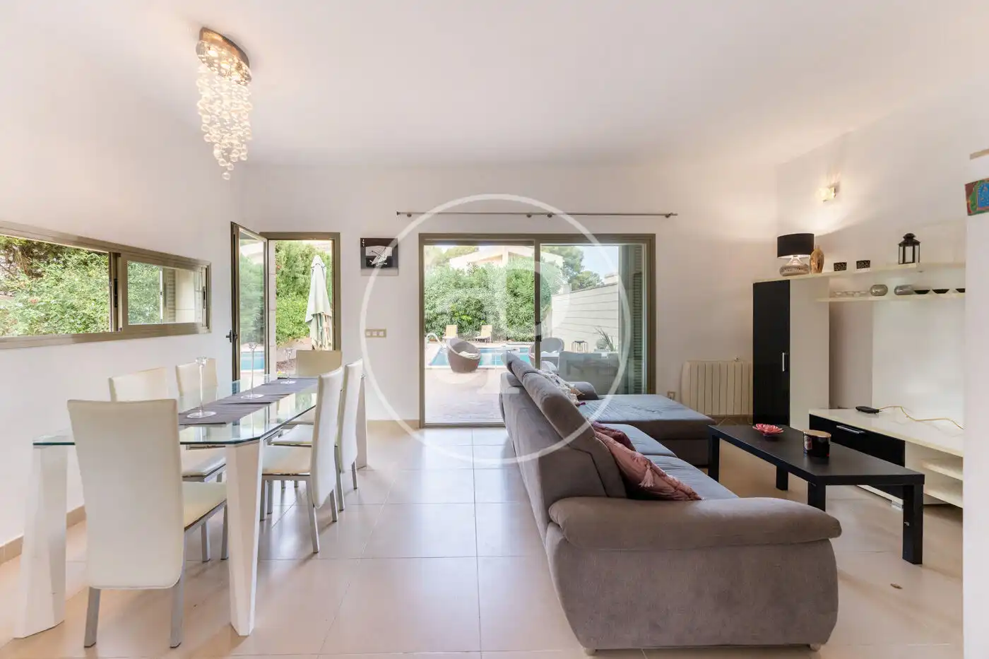 Wohnzimmer von Einfamilien-Reihenhaus zur Miete in Llucmajor mit Klimaanlage, Heizung und Privatgarten