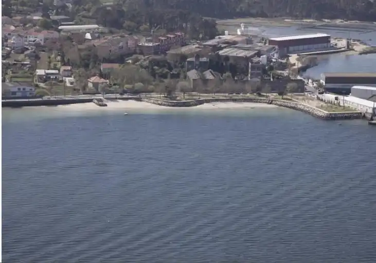 Wohnung zum Verkauf in Vilagarcía de Arousa mit Parkett, Abstellraum und Ofen