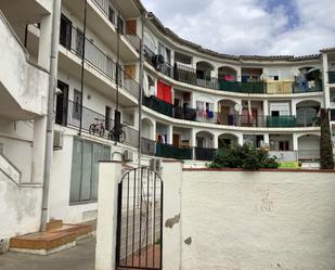 Vista exterior de Pis en venda en Empuriabrava amb Piscina