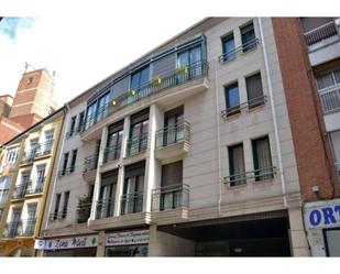 Exterior view of Duplex to rent in Palencia Capital  with Storage room
