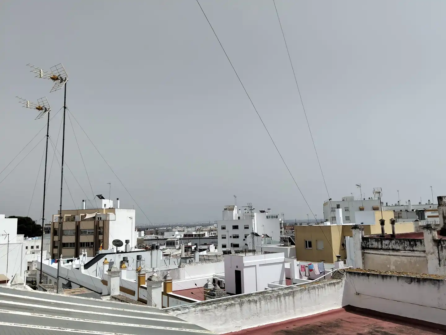 Vista exterior de Casa adosada en venda en San Fernando amb Aire condicionat, Terrassa i Balcó