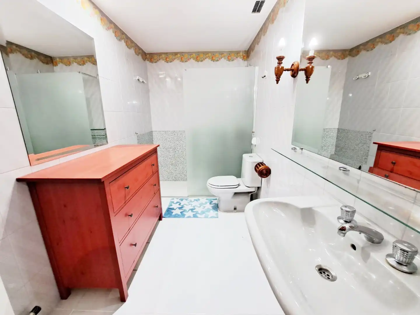 Baño de Apartamento en venta en Vitoria - Gasteiz con Calefacción, Trastero y Amueblado