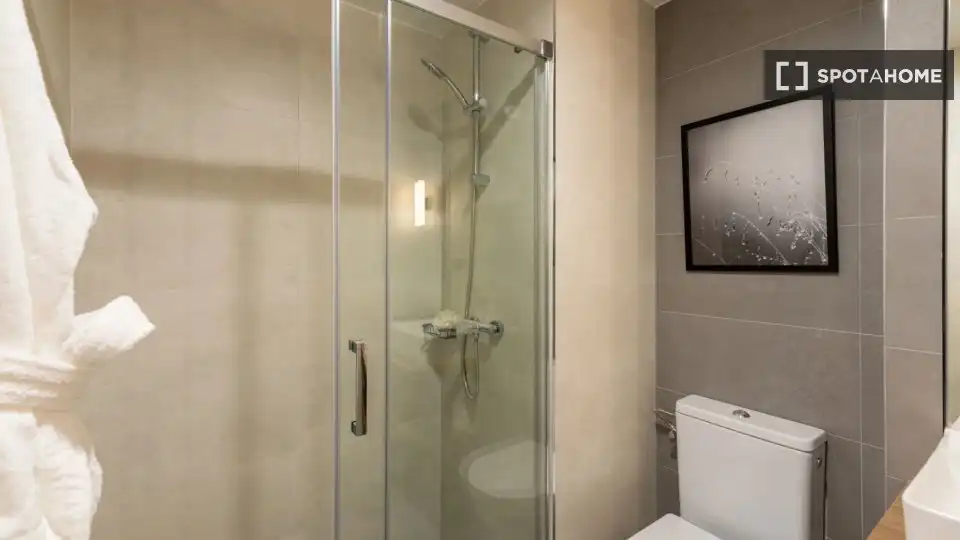Bathroom of Flat for rent in San Sebastián de los Reyes  with Air Conditioner, Heating and Furnished