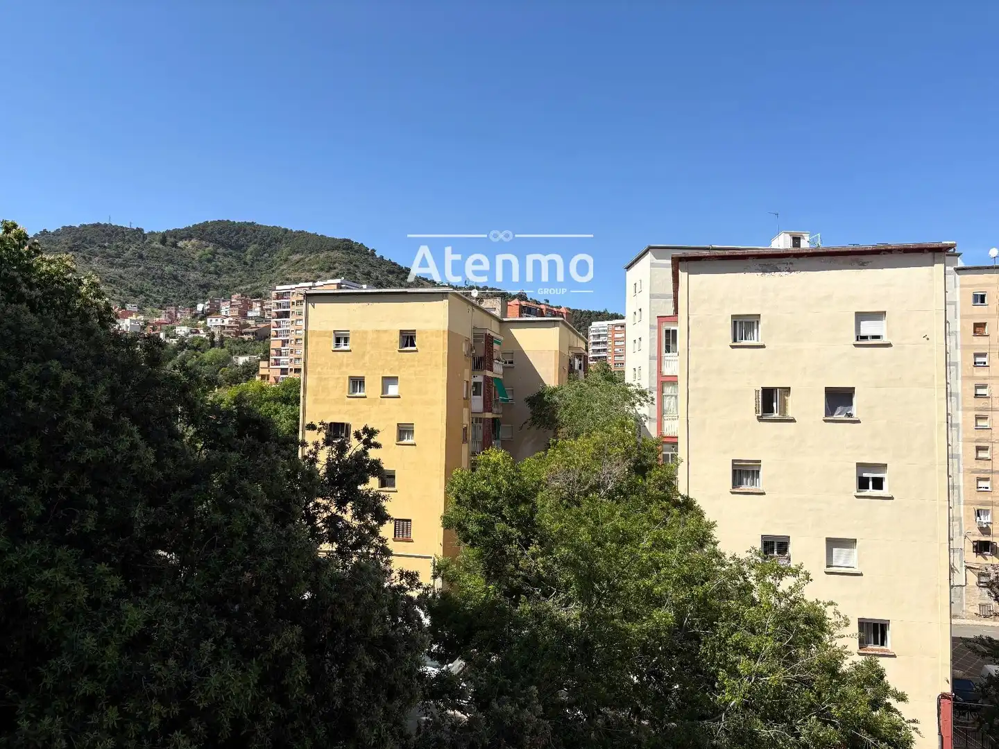 Vista exterior de Piso en venta en Barcelona con Terraza y Balcón