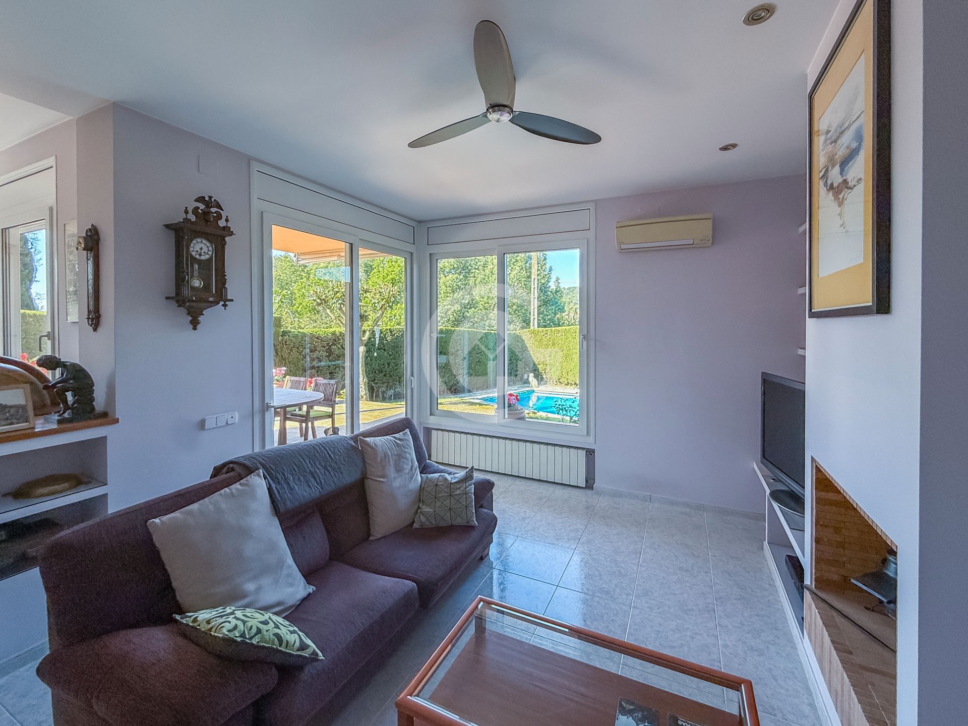Sala d'estar de Casa o xalet en venda en Mont-ras amb Aire condicionat, Calefacció i Jardí privat