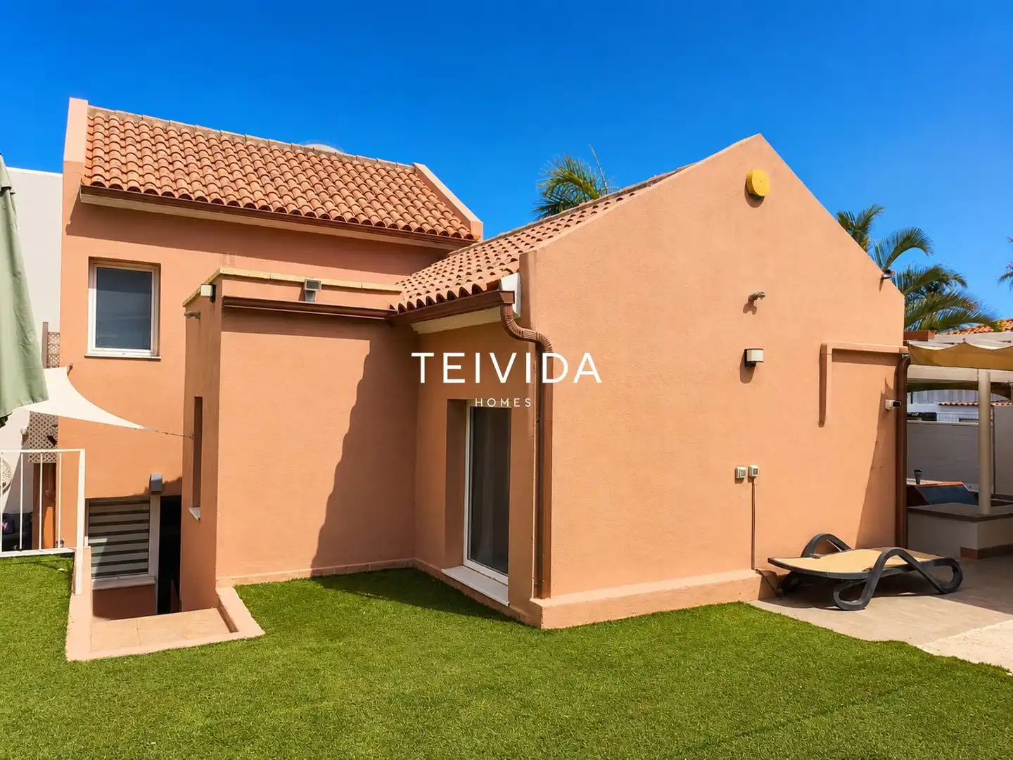 Vista exterior de Casa adosada en venta en Adeje con Aire acondicionado, Terraza y Trastero