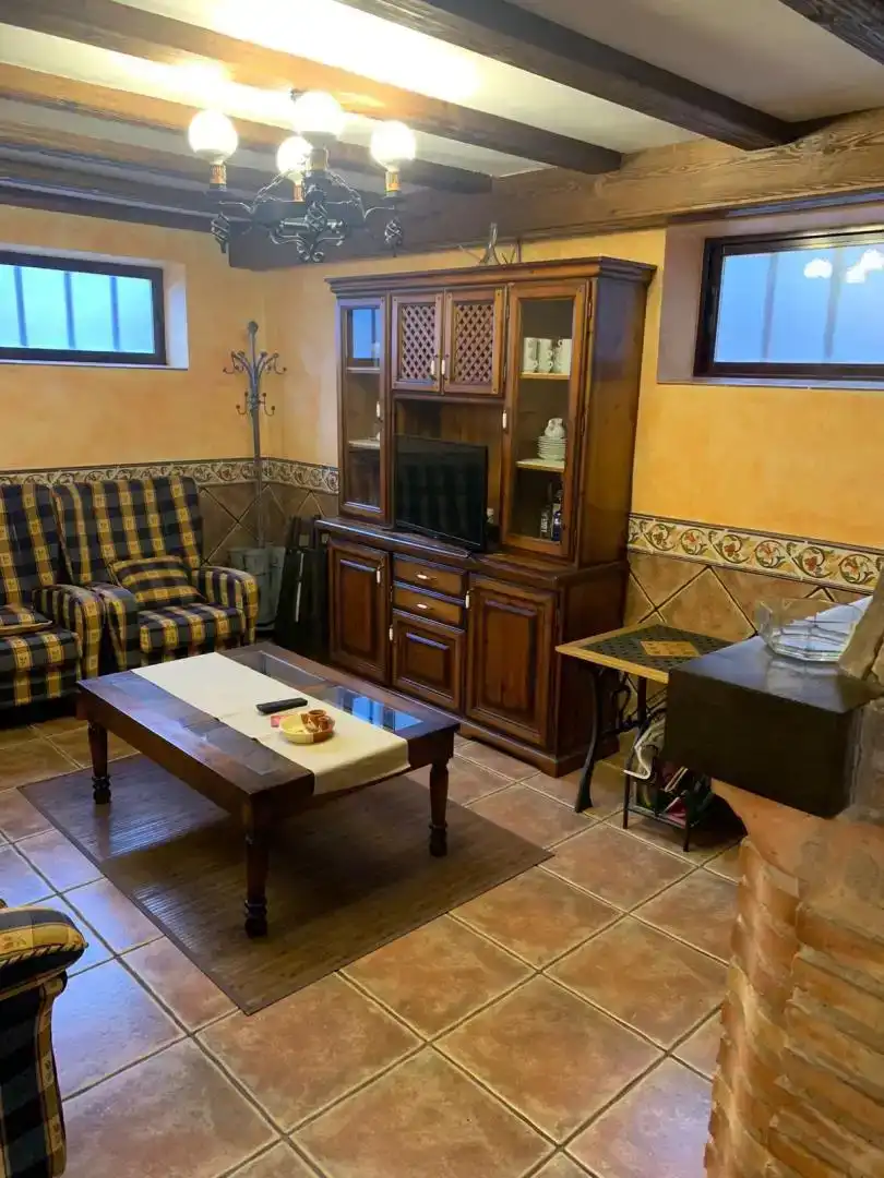 Sala d'estar de Casa adosada en venda en Clavijo amb Jardí privat, Traster i Piscina