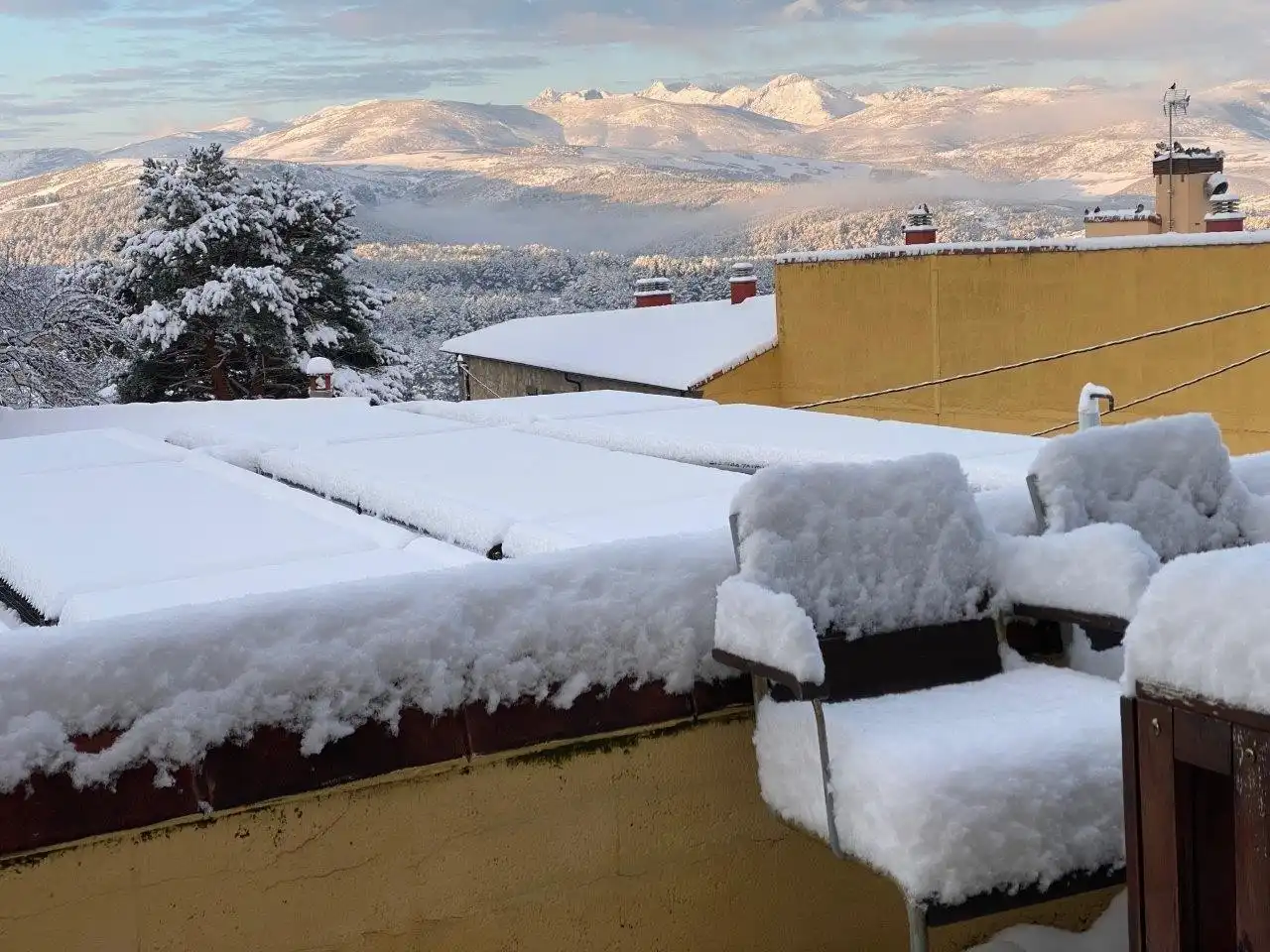 Exterior view of Buildings for sale in Hoyos del Espino