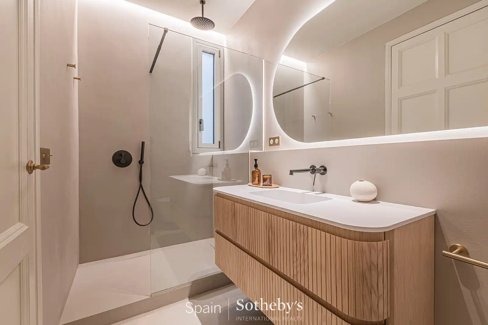 Apartament amb ascensor en venda a Gran Via de les Corts Catalanes, imagen 37