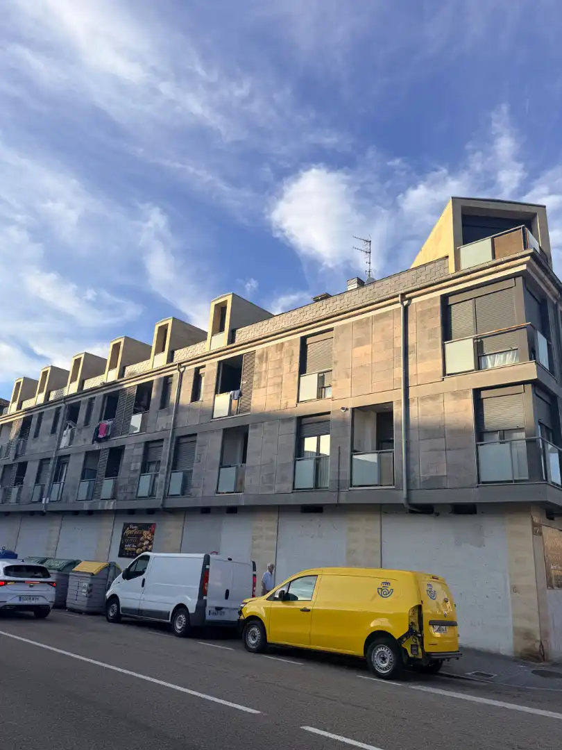 Piso con balcón en venta en Calle de Emilio de Mier 1, imagen 2