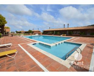 Swimming pool of Single-family semi-detached for sale in Premià de Dalt  with Air Conditioner, Terrace and Swimming Pool