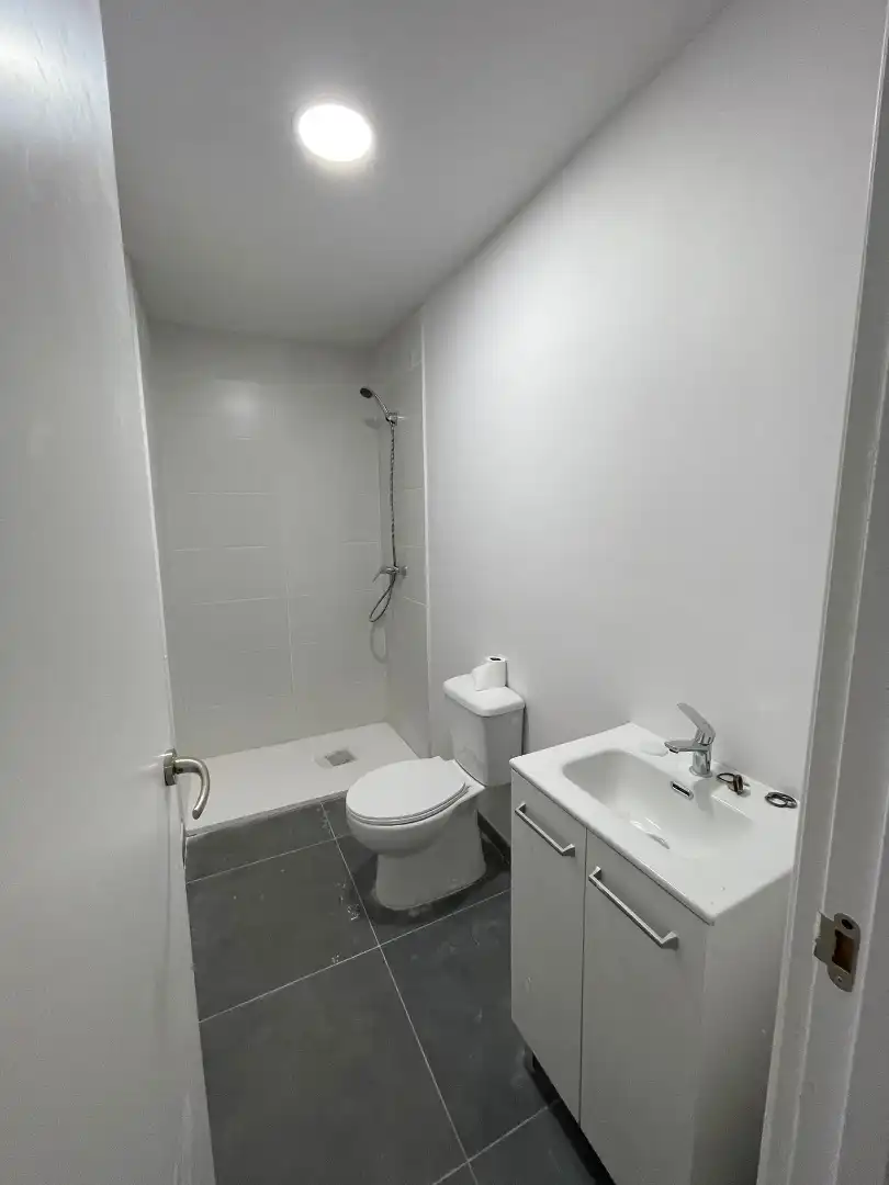 Bathroom of Commercial properties for sale in Barcelona  with Heating and Furnished