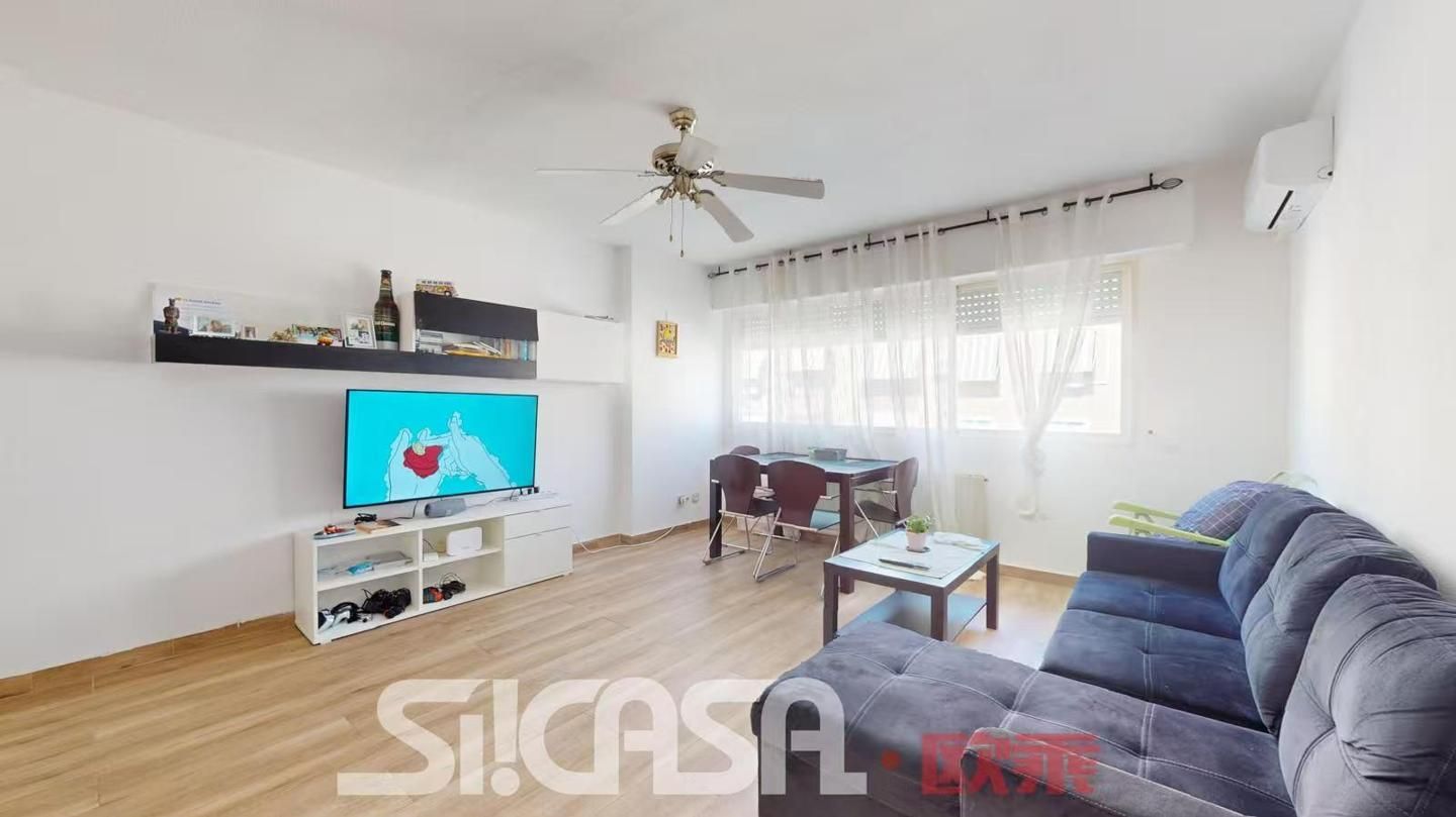 Living room of Flat for sale in Parla  with Air Conditioner, Terrace and Storage room