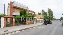 Vista exterior de Casa adosada en venda en Reus amb Jardí privat i Terrassa