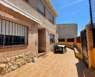Vista exterior de Casa o xalet en venda en Morata de Tajuña amb Aire condicionat i Terrassa
