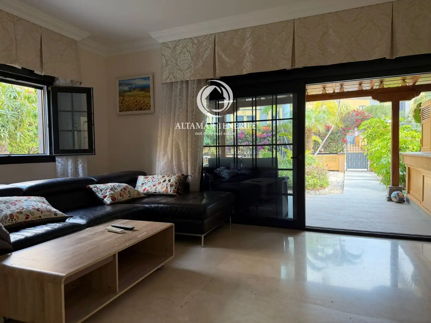 Wohnzimmer von Einfamilien-Reihenhaus zur Miete in Adeje mit Klimaanlage, Terrasse und Abstellraum