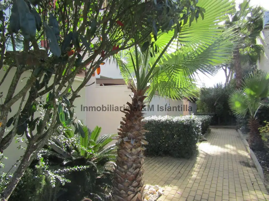 Vista exterior de Casa adosada en venta en Islantilla con Jardín privado, Terraza y Amueblado