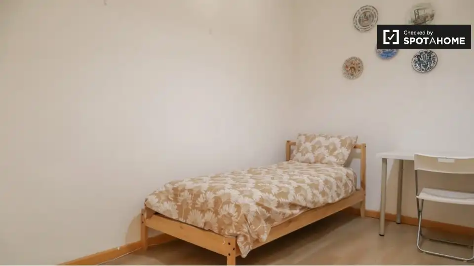 Habitación de Piso de alquiler en Madrid con Aire acondicionado, Calefacción y Amueblado