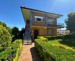 Vista exterior de Casa o xalet en venda en Bárcena de Cicero amb Terrassa, Traster i Balcó