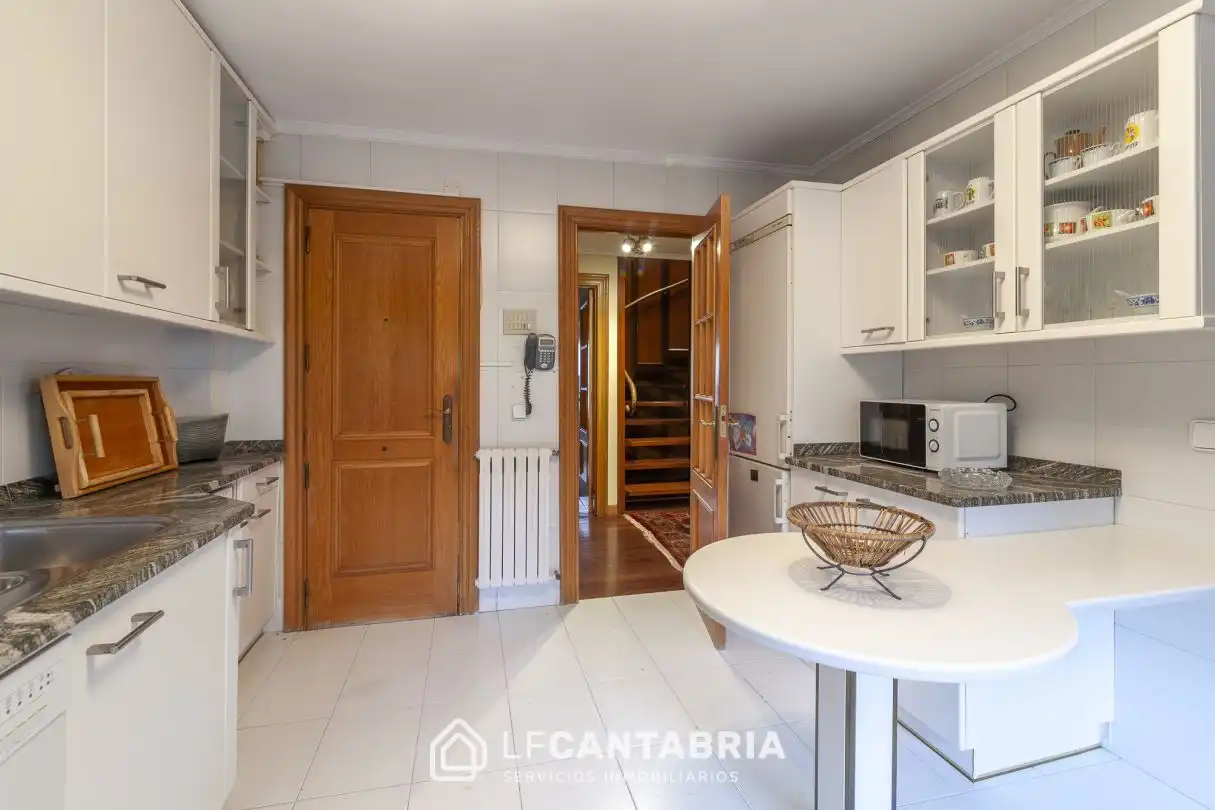 Cocina de Dúplex en venta en Santander con Calefacción y Terraza
