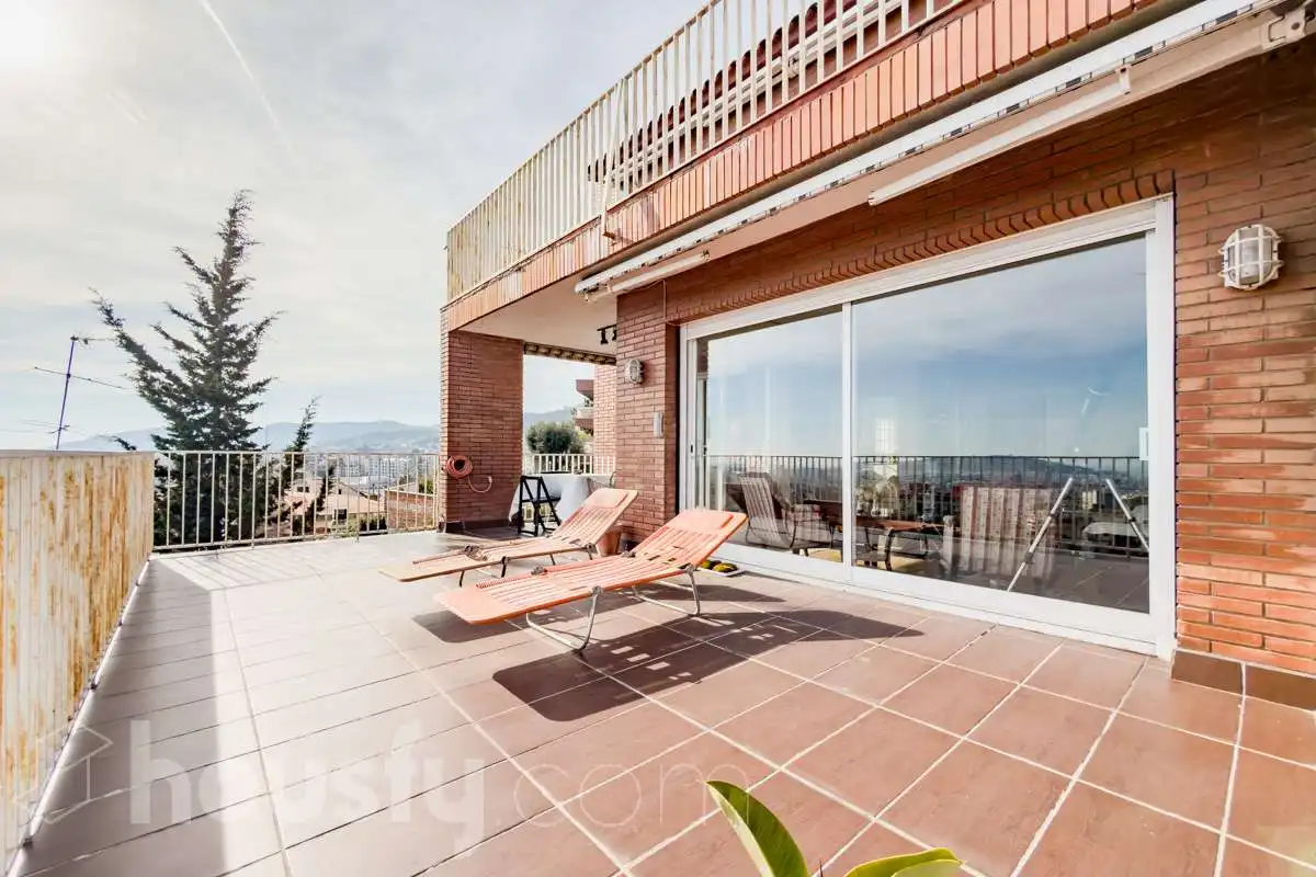 Terrassa de Casa o xalet en venda en Barcelona amb Aire condicionat, Calefacció i Jardí privat