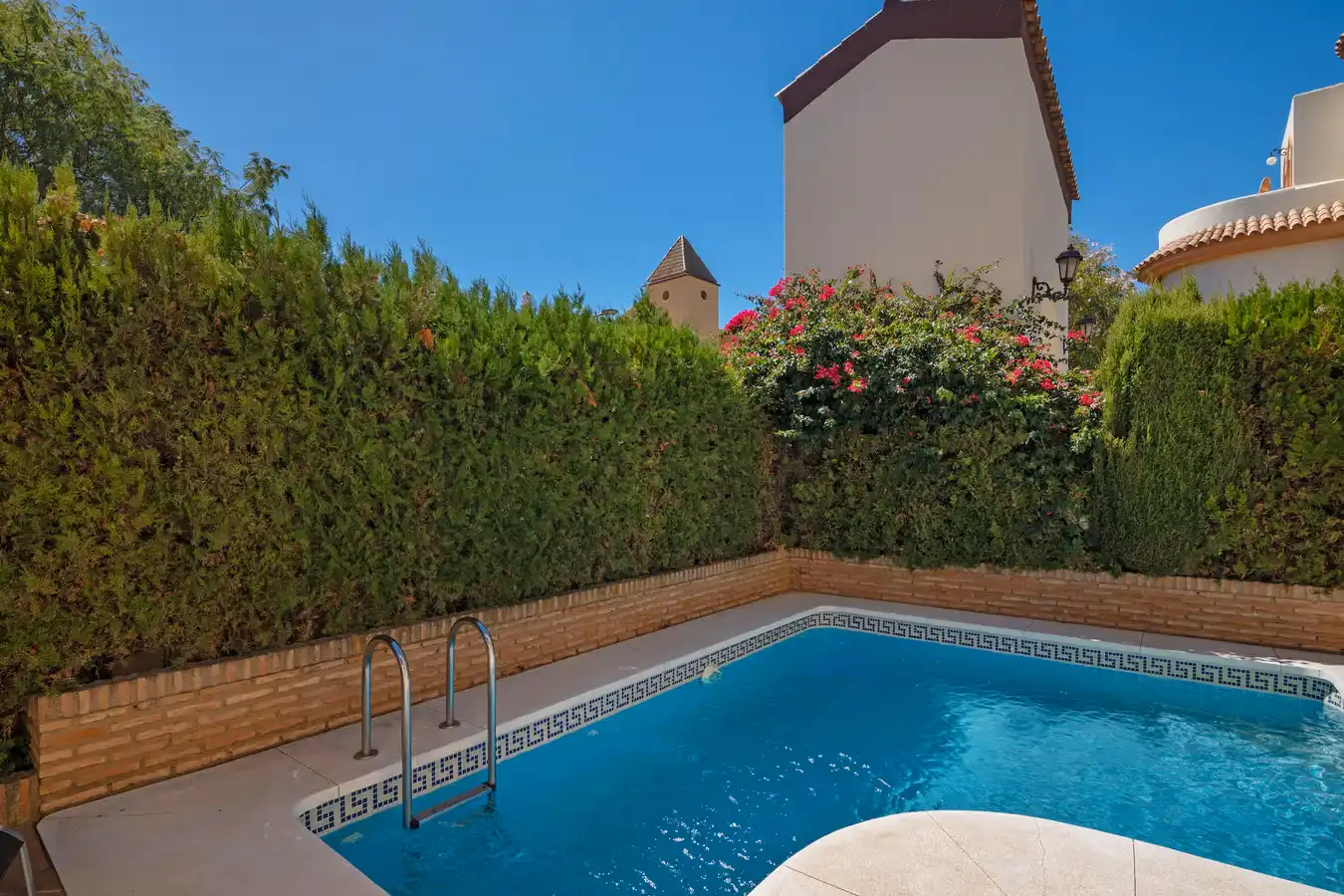 Piscina de Casa o chalet de alquiler en Islantilla con Aire acondicionado, Calefacción y Jardín privado