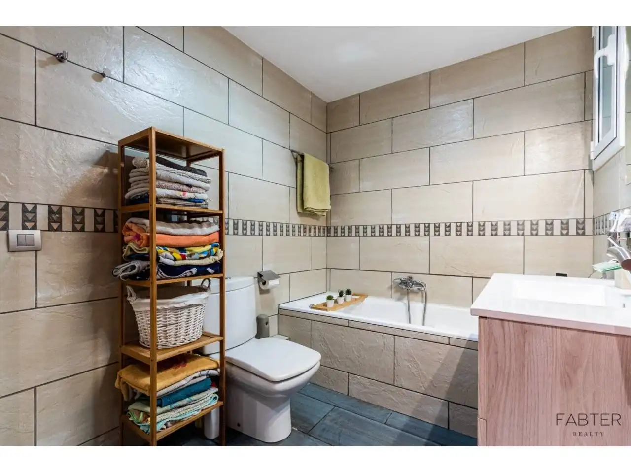 Badezimmer von Dachboden zum Verkauf in Terrassa mit Klimaanlage, Heizung und Terrasse