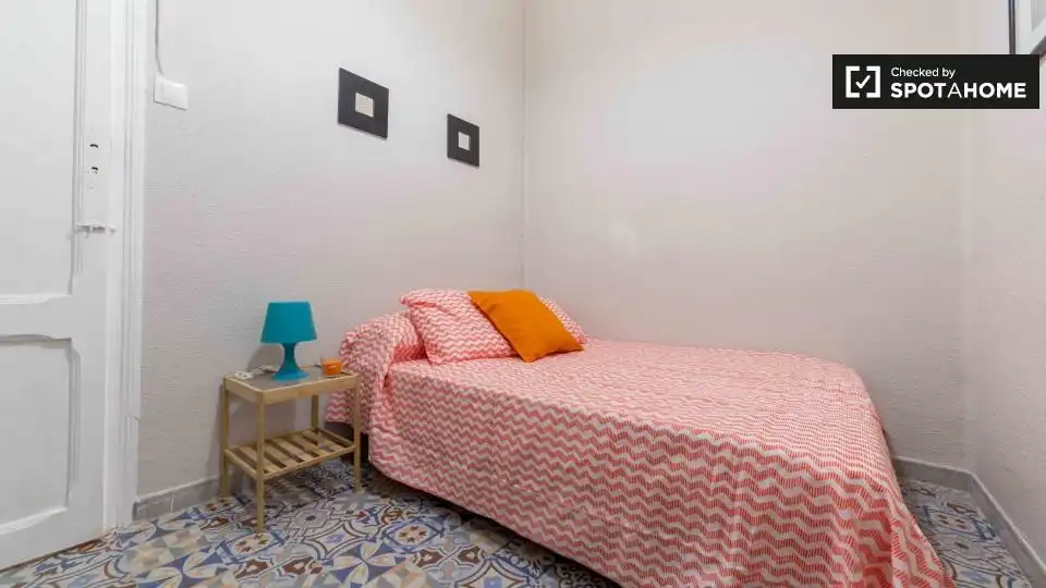 Schlafzimmer von Wohnung zur untervermieten in Valencia mit Klimaanlage, Heizung und Möbliert