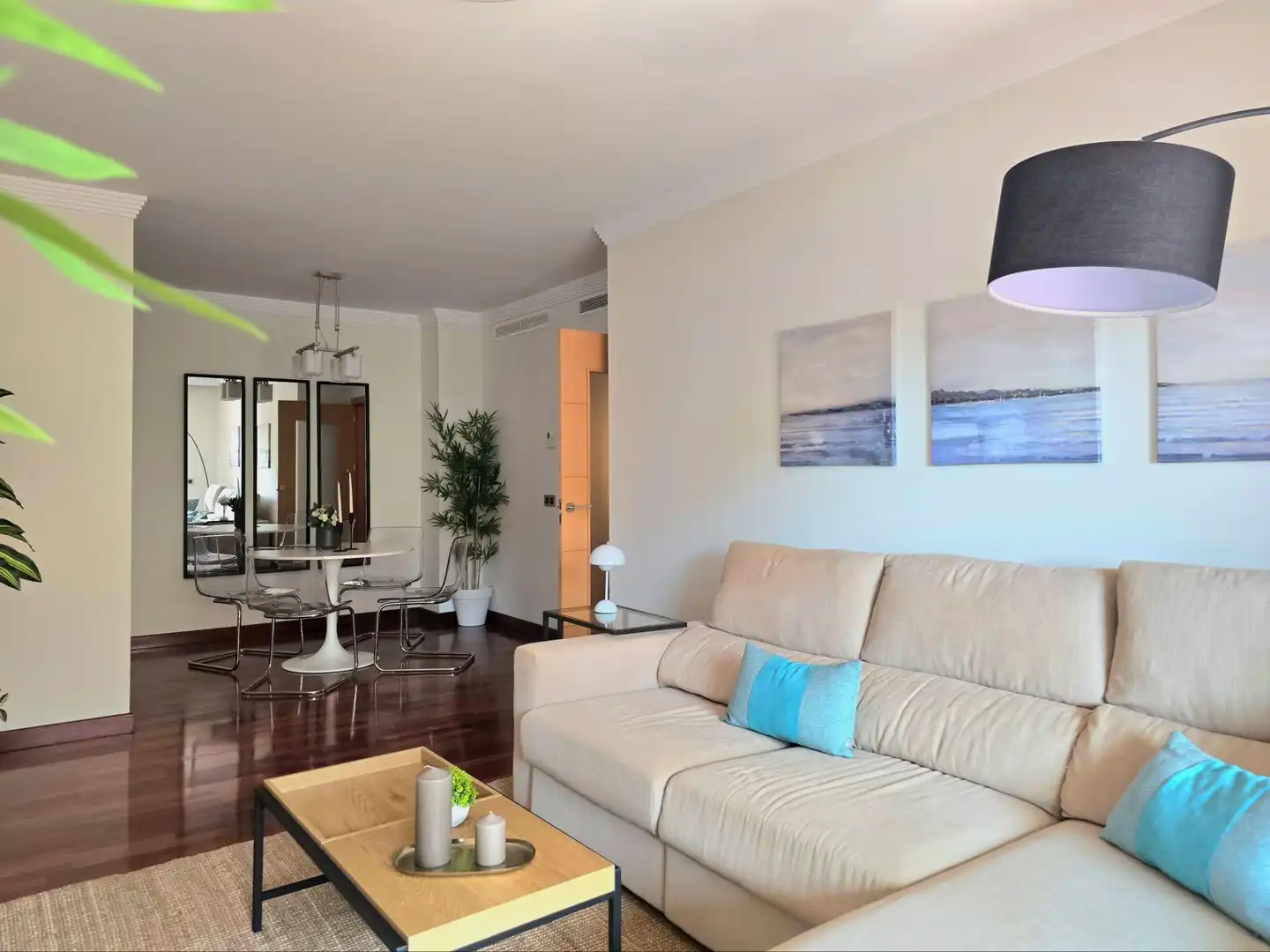 Sala de estar de Apartamento de alquiler en Torremolinos con Aire acondicionado, Calefacción y Jardín privado