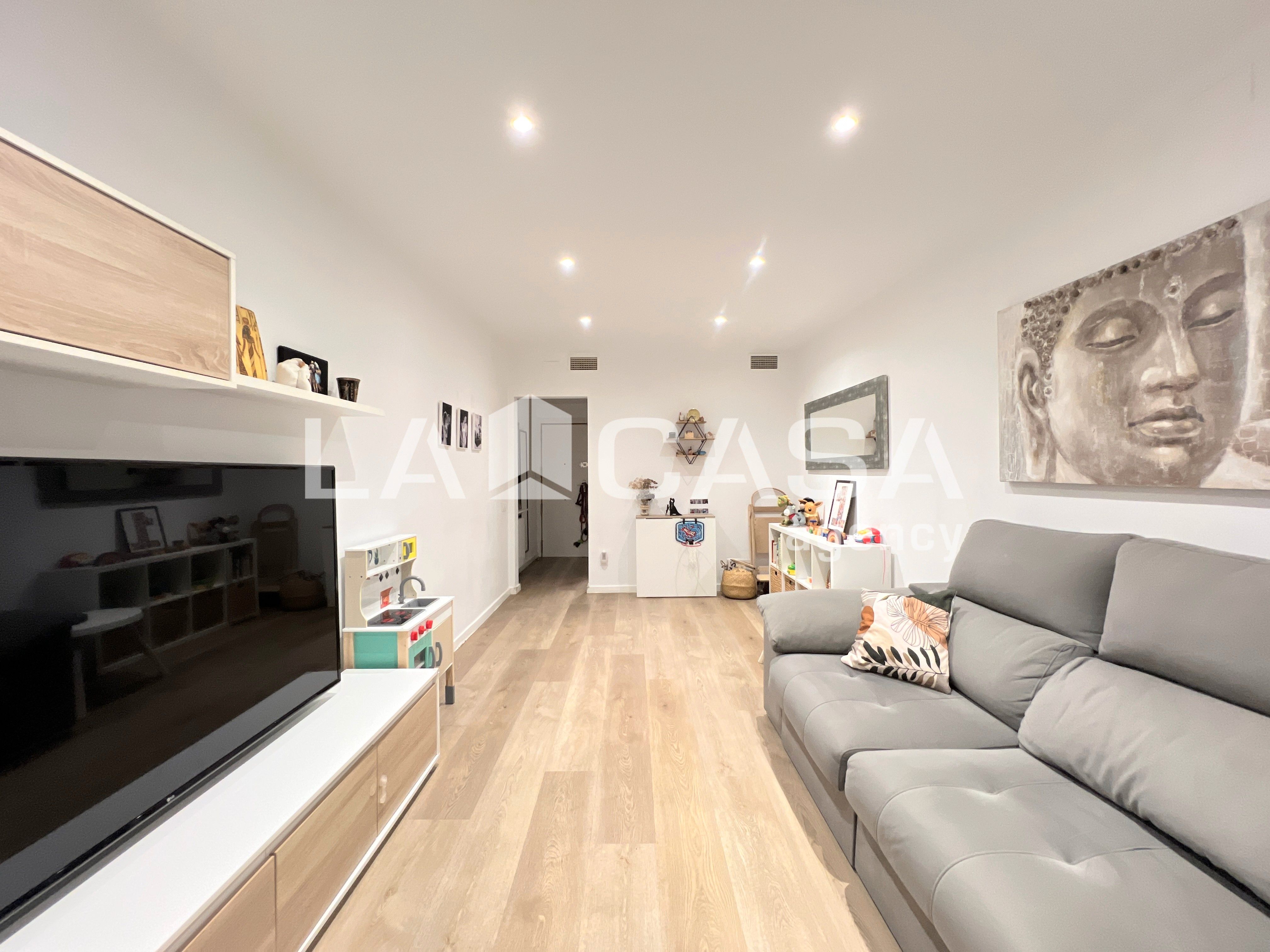 Living room of Flat for sale in  Barcelona Capital  with Heating and Terrace