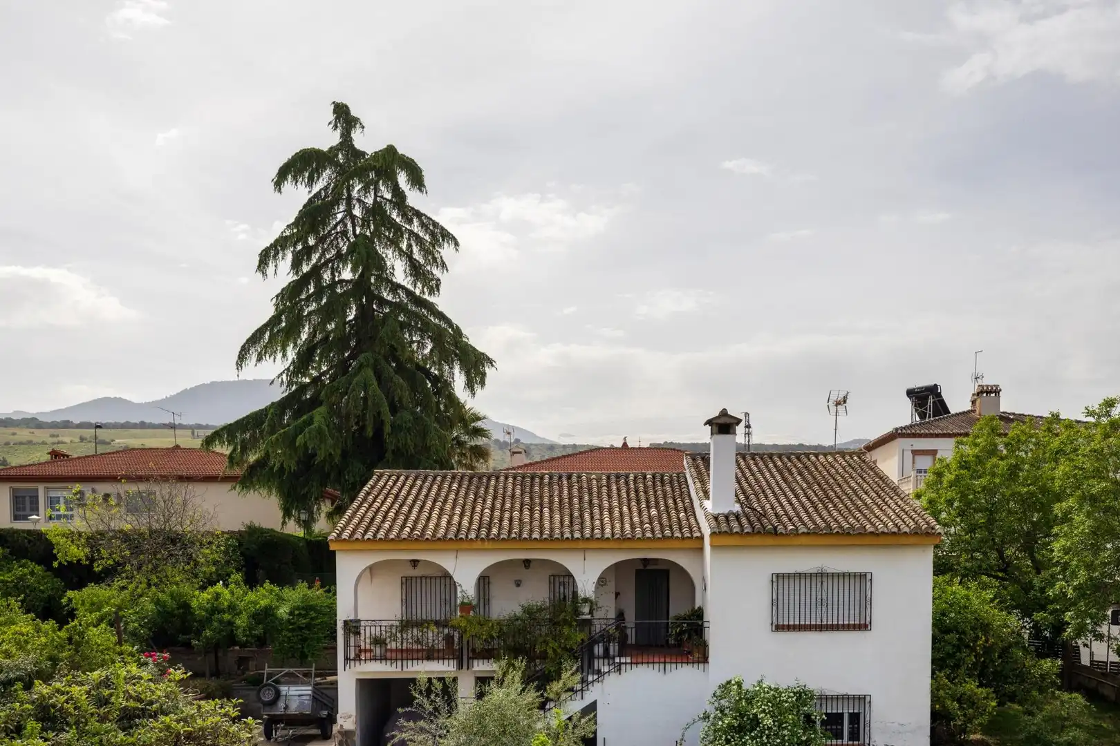 Vista exterior de Casa adosada en venda en La Zubia amb Calefacció, Terrassa i Traster