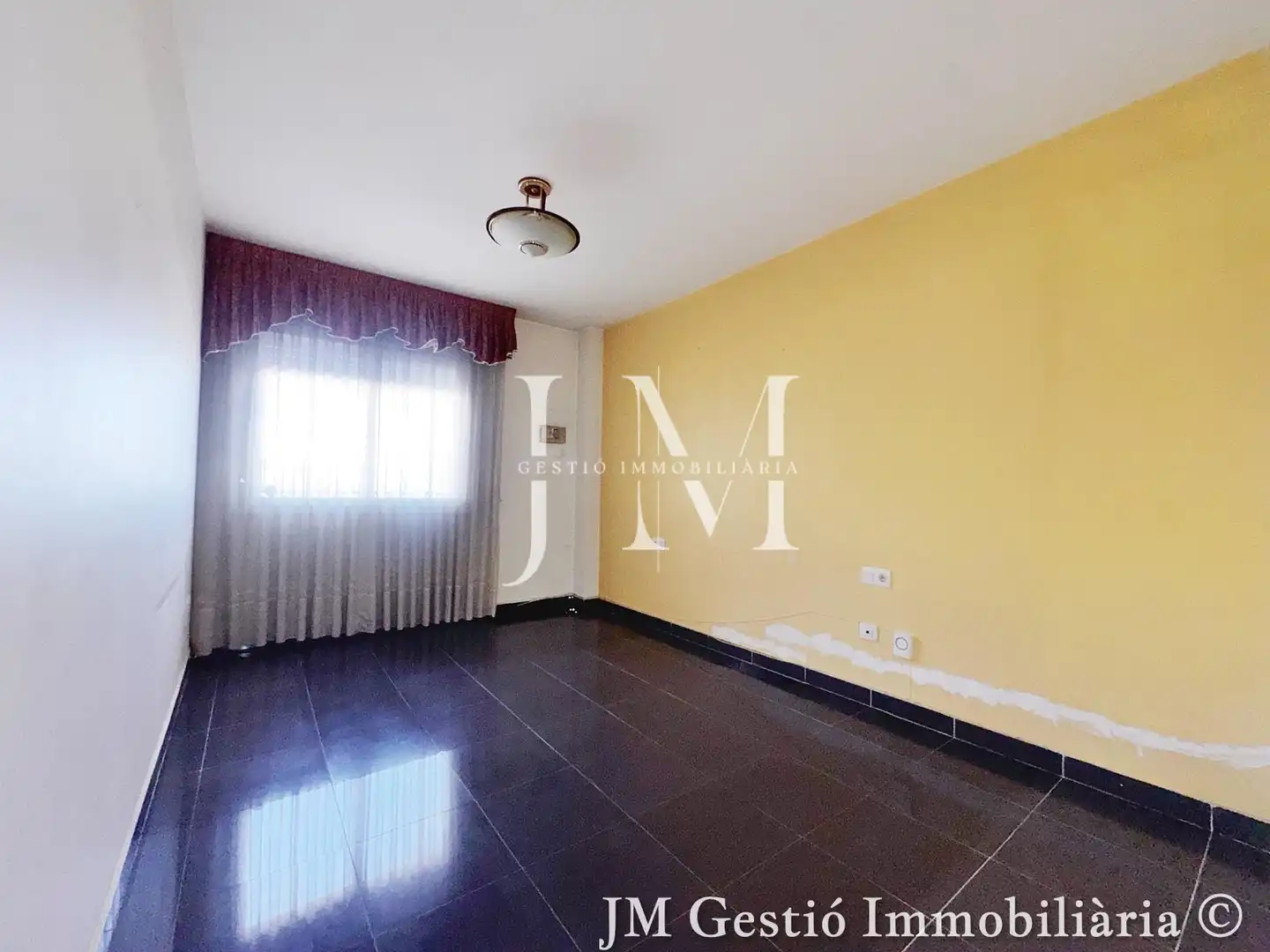 Schlafzimmer von Erdgeschoss zum Verkauf in Terrassa mit Abstellraum