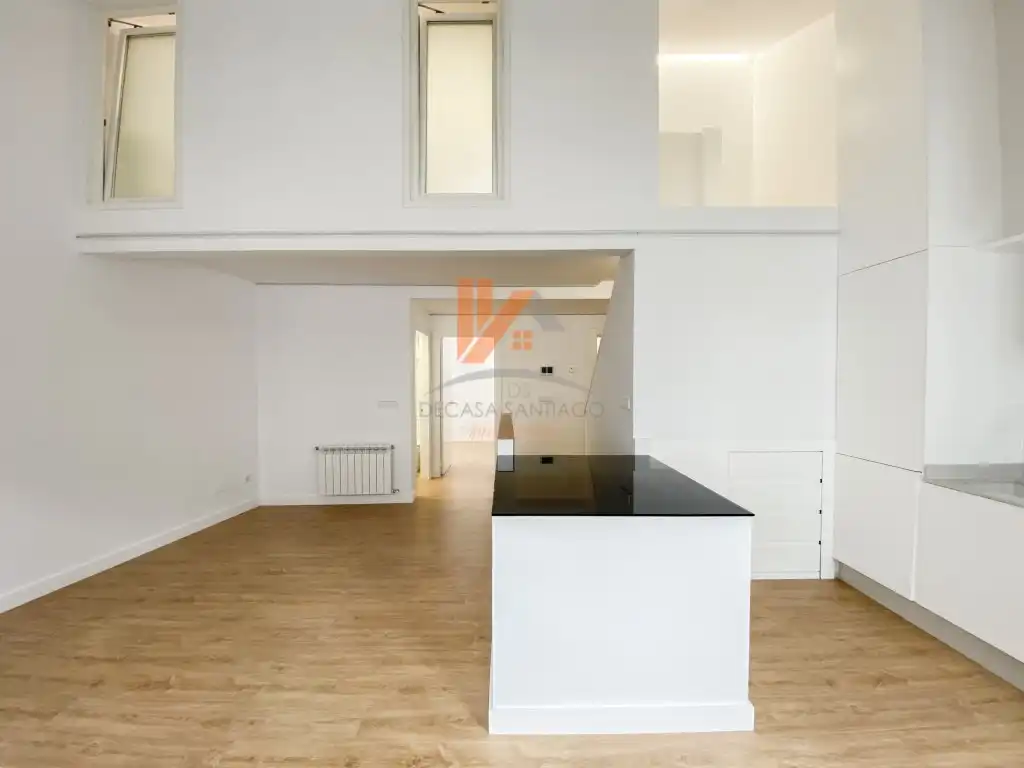 Casa adosada en venta en Santiago de Compostela  con Balcón