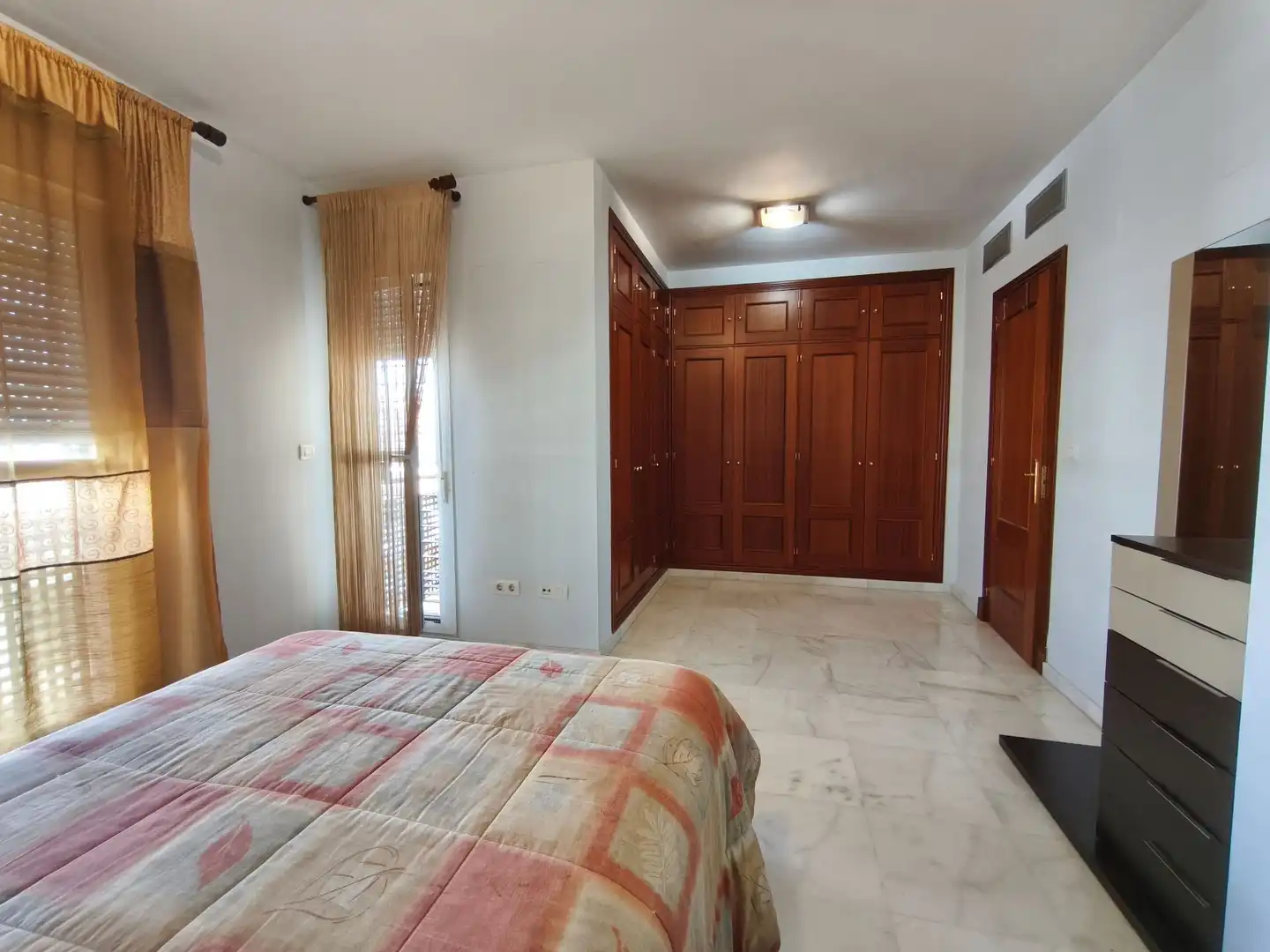 Habitación de Casa adosada en venta en Huelva con Aire acondicionado, Calefacción y Jardín privado