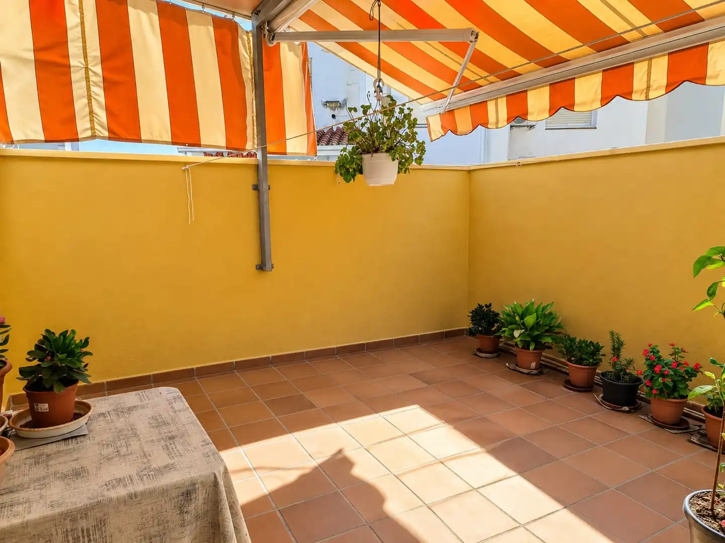 Terraced house with terrace for sale in Centre, imagen 4