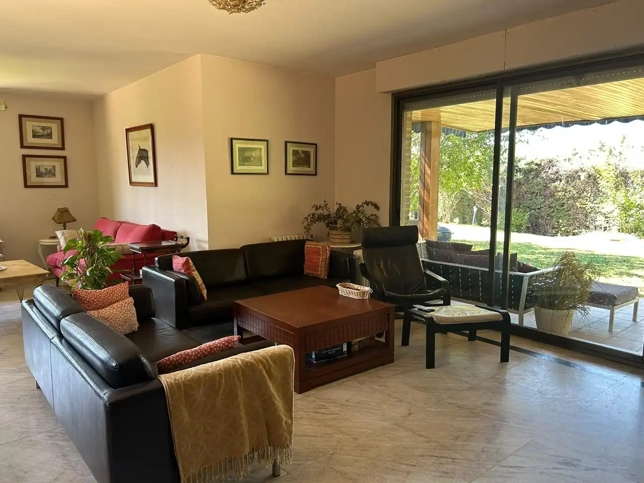 Sala de estar de Casa o chalet en venta en Majadahonda con Calefacción, Jardín privado y Parquet