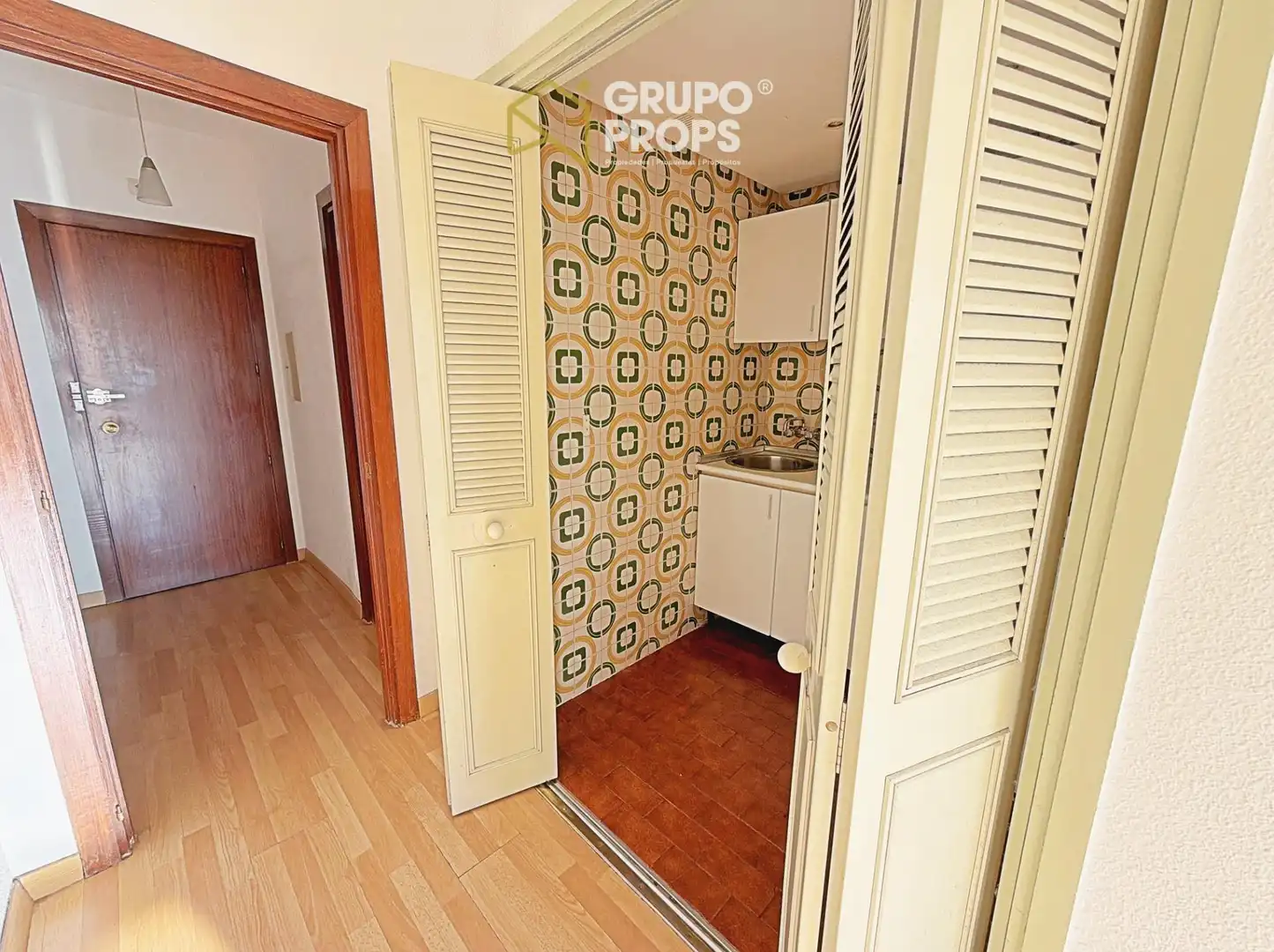 Habitación de Apartamento en venta en Madrid con Calefacción y Balcón