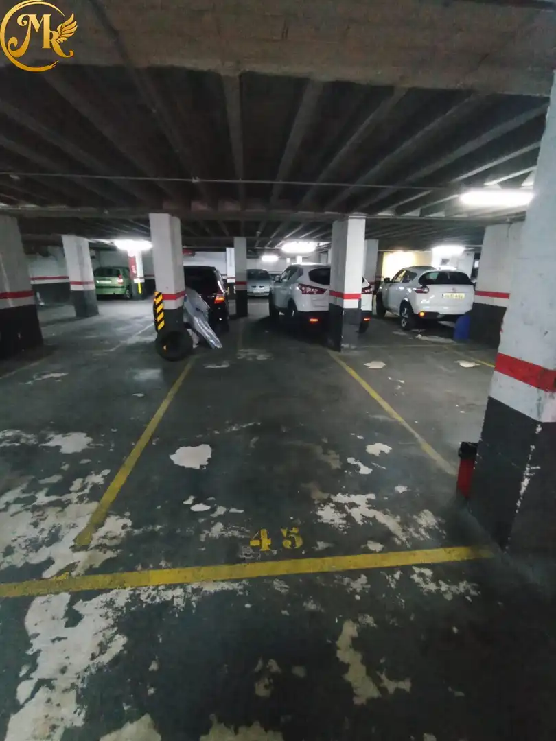 Parking de Piso en venta en Santander con Calefacción, Terraza y Trastero