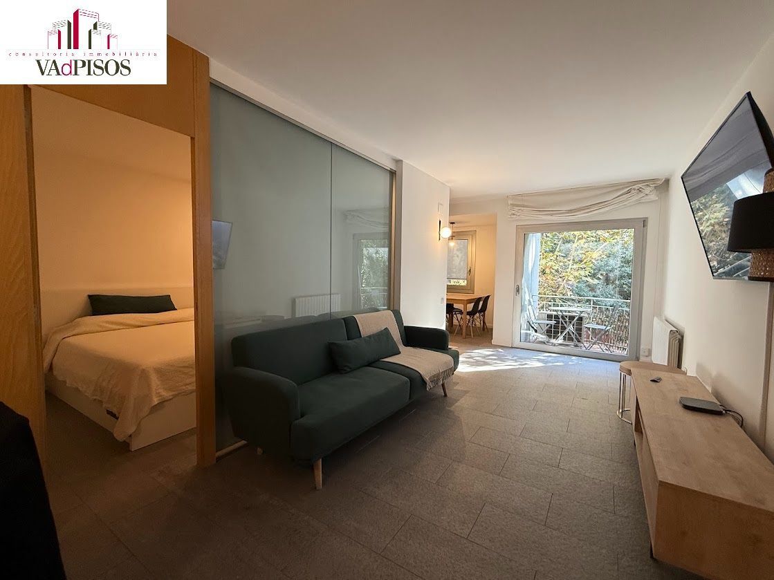 Sala d'estar de Pis de lloguer en  Barcelona Capital amb Aire condicionat, Calefacció i Jardí privat