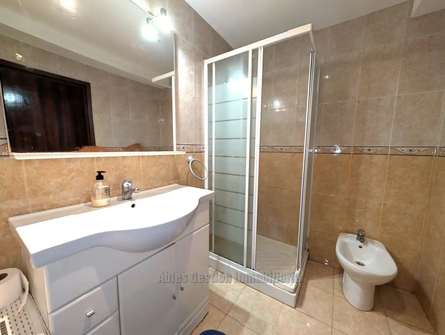 Badezimmer von Wohnung zum Verkauf in Siero mit Heizung und Terrasse