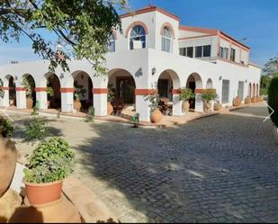 Vista exterior de Finca rústica en venda en Alcalá de Guadaira amb Aire condicionat, Calefacció i Jardí privat