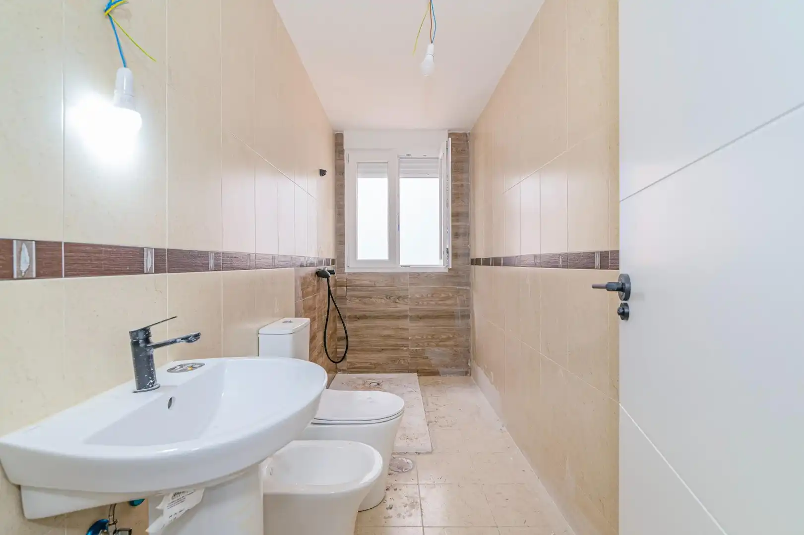 Baño de Piso en venta en Pinos Genil con Aire acondicionado, Calefacción y Terraza
