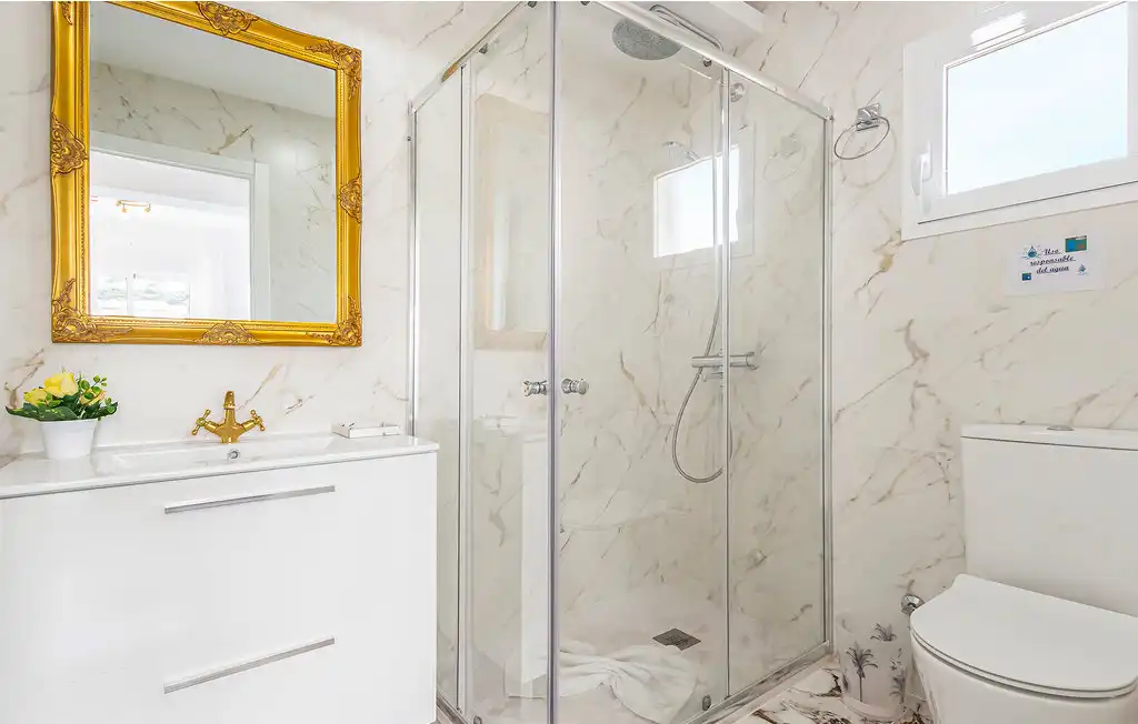 Bany de Casa o xalet en venda en Vélez-Málaga amb Aire condicionat, Jardí privat i Terrassa