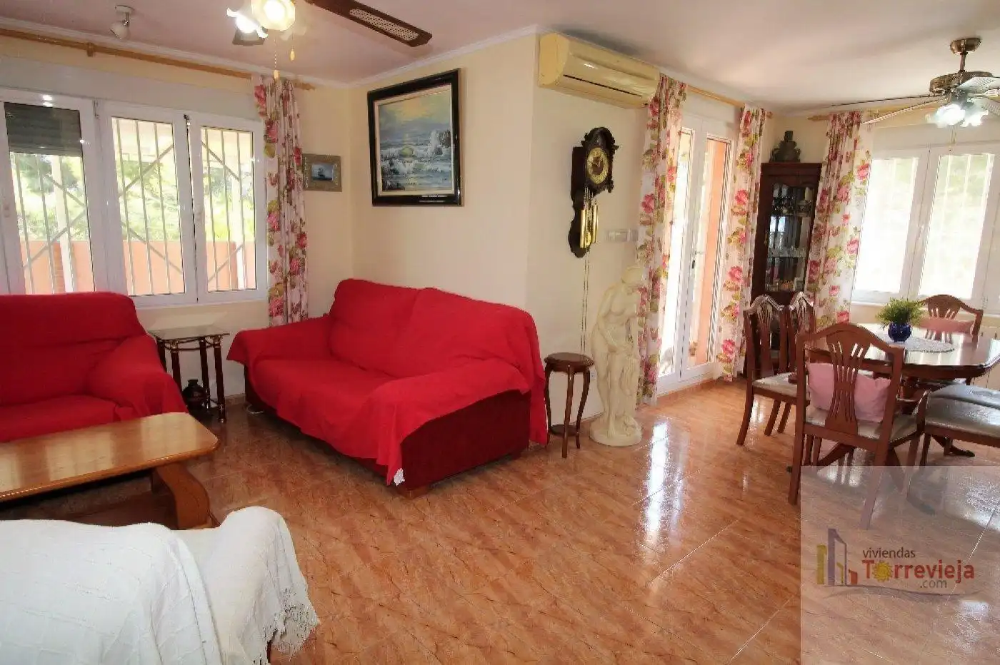 Sala d'estar de Casa o xalet en venda en Torrevieja amb Aire condicionat, Calefacció i Traster