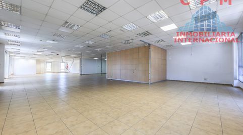 Foto 5 von Fabrikhallen zur Miete in Rejas, Madrid Capital
